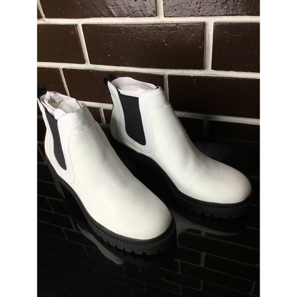 NWT SIMPLE VERA FASHION white Boots Platform Size 8 - Picture 1 of 4